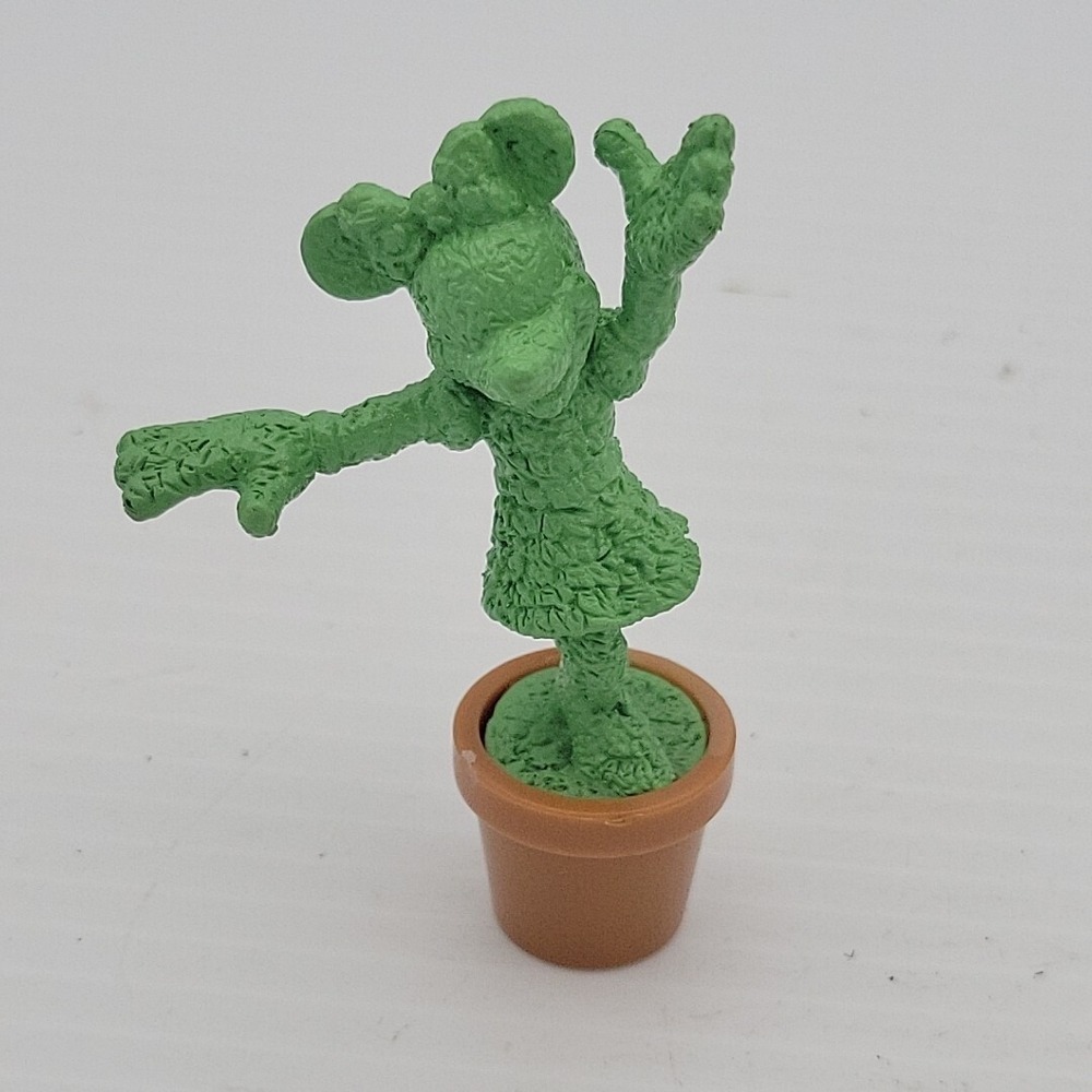 Disney Minnie Mouse Topiary Hedge Shaped Mickey Action Figure Toy Green Pot